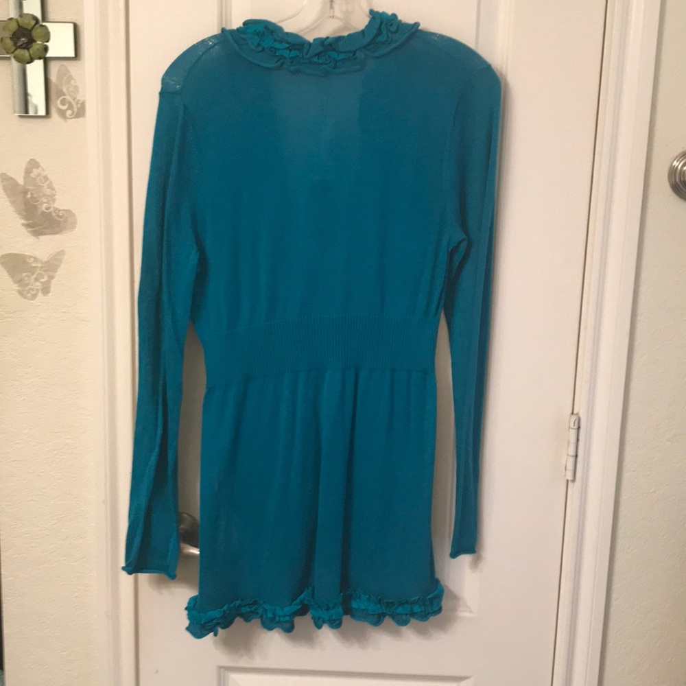 Stylish sweater! - Picture 3 of 4